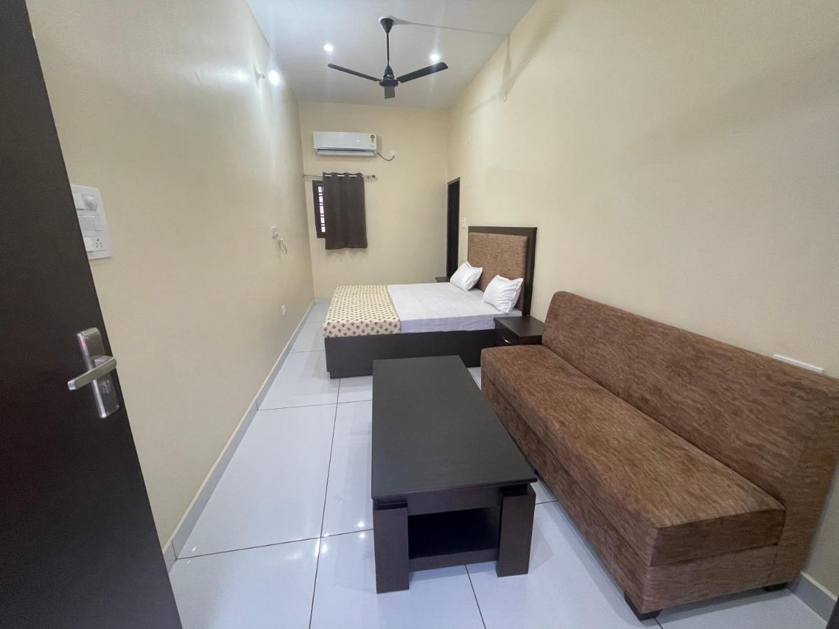 Bld Restaurant And Home Stay Dehradun Eksteriør bilde